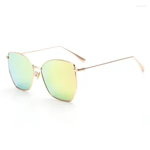 Güneş gözlükleri moda desig kadınlar aynalı polarize UV400 58-15 hafif düzensiz şekilli metal gül altın koyu gözlük