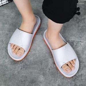 Tofflor socktränare sommarskor män surfa kil sandaler som går för hem make trenning lyxiga flip flops strass tennis