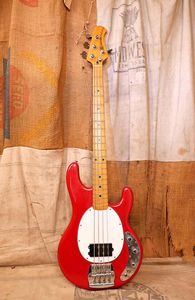 Ernie Ball Musicman Music Man Sting Ray 4 Saiten rote Elektro -Bass -Gitarre