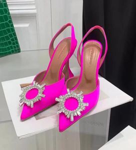 Klänningsskor Slingbacks Pumpar High Heeled Shoe Sandals Luxury Designers Satin Crystal Buckle Psmorded Amina Muaddi för Womens6468403
