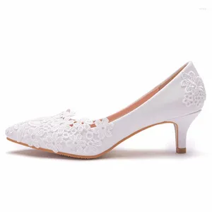 Обувь обувь Элегантная и простая кружевная цветочная свадьба белая свадебная на высоких каблуках