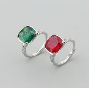 Enkel och atmosfärisk full diamantgrön spetsig diamantring, Diamond Red Diamond Female Claw set med en öppen munringdesigner smycken