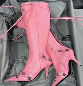 Designer Boots Cagole Knee High Boots Women Stiletto Heel pekade tårna Boot Lambskin Leather Stud Buckle Embelled Side Zip Shoe2382560