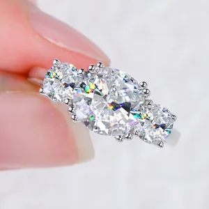 Cluster Rings Iogou Three Stone Engagement Ring 925 Sterling Silver Cushion Cut Lab Diamond 8x8mm5mm CZ For Women Luxury Wedding Jewerly