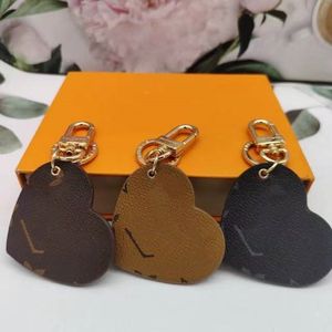 Designer Fashion New Keychain Men's And Women's Identical Letter Print Heart High Appearance Level Gift Leather Bag Decoration Mini Metal Pendant Car Key Pendant 2024