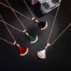 Buu Halskette Klassische Charm Design Halskette Mode weiße Fritillaria Red Jade Full Diamond Lüfter mit originaler Geschenkbox geformt