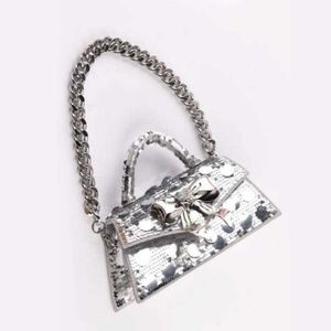 Netizen samma stil väska liten doftande vind runda pärla bit crossbody väska med diamant bow knop väska högklassig kedja axelväska 240520