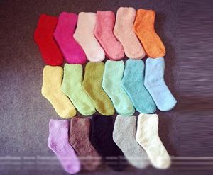 Nette Cartoon Fuzzy Socken Frauen Korallenlasse mittelgrohrer Rohr lustige Socken Baumwolle für Winter und Herbst Keep warm8240727