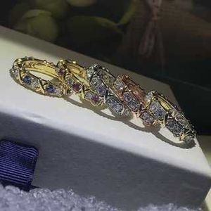Designer -Marke Präzision hochwertiger Cross Diamond Ring Vollfarbig modische hundert Türme