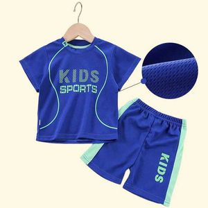 Set di abbigliamento 2 pezzi per bambini sport set di sport sport camicia da basket di abbigliamento estivo traspirato per ragazzi e ragazze j240518