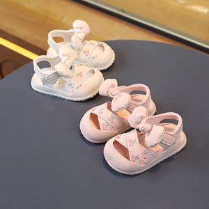 Baby Walking Gils Sommer Neue Bogenknotenzehen Capper Sandalen Säuglinge süße gestickte Prinzessinschuhe für Partyhochzeiten