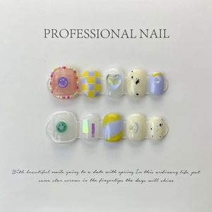 Handgjorda Kawaii Kort nageluppsättningar Press på 3D återanvändbart lim Falska naglar med lim japansk artifisk stick-on nagel för flickor 240425