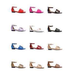 Luxury Brand Designer Kvinnor Nya tofflor Herr Sandaler Läder Läder Casual Shoes Bow Beach Kvinnor Bekväma tofflor