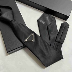 Szyi designerski męski krawat luksusowy krawat mody skórzany krawat krawat dla mężczyzn i kobiety ze wzorzystym literą krawat stały kolorowy krawat 4 dostępne kolory dostępne
