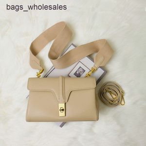 Design Bags Are Sold Cheaply Leather and Cow Leather Womens Bag Soft16 Arc De Wide Shoulder Strap High Sense Armpit Msenger Small Square TideS00M