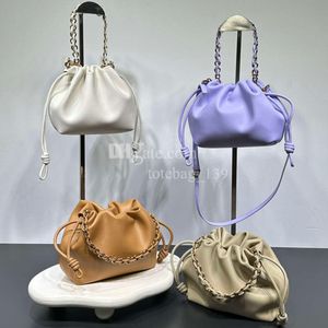 Luxury läderväska designer kvinnors handväskor crossbody väska dragsko molnhandväska minikoppling axelväskor