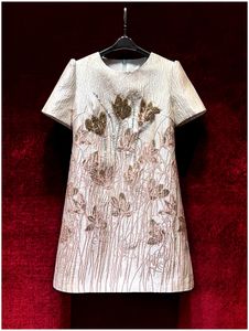 ヨーロッパと米国女性の2024年夏の新しい丸いネック半袖ビーズフラワージャックドファッションドレス