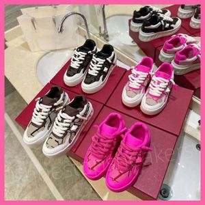 Projektant Casual Sneakers Ladies One Atud Platform Treners Style moda Unikalne klasyki niskie samowlą Maxi stadnin