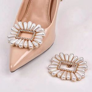 Women High Heel Shoe Clips Pearl Beaded Charm Buckle Jewelry for Wedding Bride shoes Decoration Removable Charms Shoes Crystal 240520