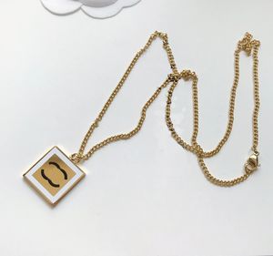 Lyx 18k guldpläterade halsband designer brev smycken fashional personlighet hänge halsband bröllop tillbehör parti gåva ingen låda