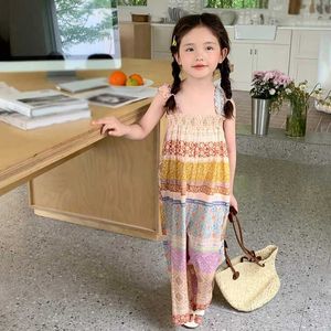 Jumpsuits Baby Girl Scossuit Style wakacyjne w stylu wakacji kwiatowe Pełny zestaw dziecięcych odzieży Modna i swobodna dziecięca odzież Y2405200460