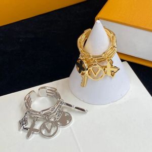 Classics V Letter Diamonds Flowers Carving Open Rings Men's and Women's Par Ring Designer Märke Lyxiga smycken Supply Holiday Christmas Gifts With Box