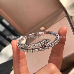 Nyligen designade bulgarly armband säljer som kakor full diamant orm armband kvinnor trend ljus lyx klassiskt mode med original logotyp box bvilgarly