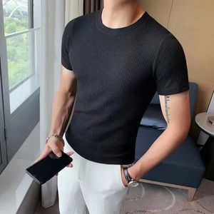 Summer Casual Knitwear Men Short Sleeve Oneck Ice Silk Sticked T Shirt Fashion Solid randig virkning Slim Stretch Knit Pullover 240520