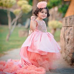 Pink A Line Flower Girls Dresses O Neck Lace Pärled Bow Tie Toddler Birthday Party Dress Long Train Kids Communion 240517