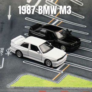 Diecast Model Cars 1 36 BMW M3 1987 Spielzeugauto Modell RMZ City Klassische freie Räder zurückziehen