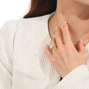 Luxury Princess Weding Band anéis de noivado de mulheres cortam o anel de moissanita natural do aniverso de jóias de jóias