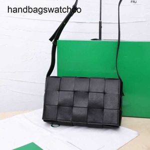 Bolsa Crossbody Cassetes Bottegvenets Bolsas de ombro L novo de cera de cera de cera de cera de cera pequena fivela magnética tofu um mensageiro Ha tem logotipo