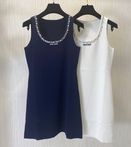 デザイナードレス2024夏の新しい丸い首重工業界ウォーターダイヤモンド刺繍文字編みタンクトップドレス