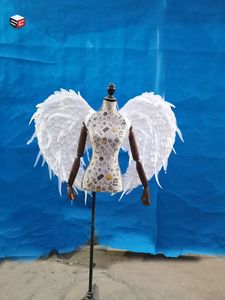 高品質の天然羽の白い天使の翼は素敵な結婚式の背景装飾クリエイティブスタジオ撮影アクセサリーを曲げることができます
