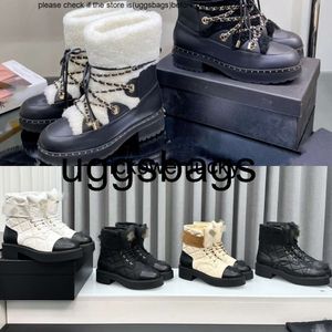 Chanells Schuhkanalschuhe ineinandergreifende C Women Boots Paris gesteppte Schnüre -up -Knöchelkette Kampfstiefel Sherpa Wolle Puff gepolstert obere Schneestiefel klobige Plattform h