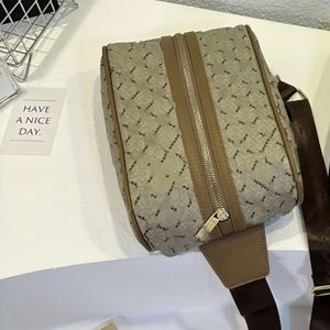 Tasarımcı Çanta Yeni Moda Marka Kadın Çanta Günlük Ortaçağ Kamera Çantası Kişilik Moda Küçük Kare Çanta Çok Fonksiyonlu Tek Omuz Crossbody Hessen Çantası