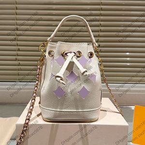 24SS Women Mini Tots Bags Classic Buckte Budgagembers Luxurys Designers Shouder Crossbody Messenger Ladies Travel Sudbags кошелек 16 см.