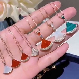 Buu Netclaces Radiant Design Netclace Fan Necklace Netclace Female Fritillaria Light Luxury مليئة بالماس مع صندوق الهدايا الأصلي