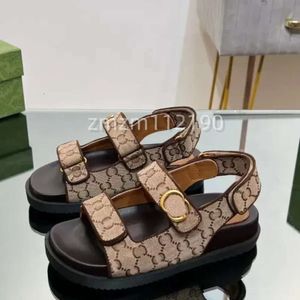 Top Quality Fashion Designer Sandals Casual Flat Heel Hanging Straps Canvas Printed Comfortable Beach Shoes Genuine Leather Classic Metal Buckle women Sandal