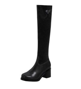 Boots Winter Knee Boots High Womener مصمم جولة إصبع القدم منخفضة الكعب أحذية حقيقية من جلد الغزال الجلدي الجلدي الأزياء الفاخرة PL428749