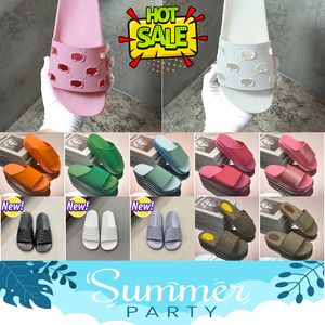 Mule Pool Pillow Flat Comfort Mule Denim Designer tofflor Summer Luxury Beach Sandaler präglade vintage tryck Flip Lettering tofflor Fashion Shoes