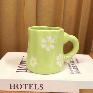 Mugs Style Girls Irregar Hand-Painted Mug Small Fresh Daisy Breakfast Milk Ceramic Cup Coffee R230712 Drop Delivery Home Garden Kitc Dhd1I