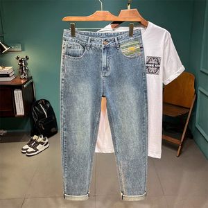 Mens Jeans fotled längd mode broderad ficktryck avslappnade manliga kläder lösa vintage denim byxor streetwear 240508