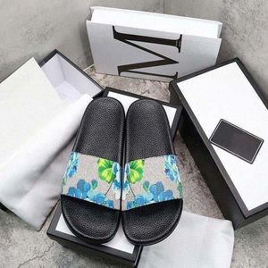 Designer Slippers Rubber Slides For Men Women Classic Floral Brocade Slides Flats Leather Rubber Heatshoes Platform Flip Floral Beach Sandals Luxury Room Shoes