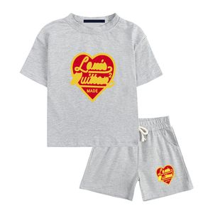 2pcs Novos conjuntos de roupas infantis Brand Brand Heart Print T-shirts Boy Girls Roupa Crianças Crianças Castas Kids Set Setting Criança CUNDO CUXO CXD2405205-6