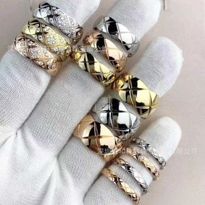 Xiao Xiang Ling Ge 925 Pure Silver Ring Wide and SMRARE EDITION PLATED med 18K Rose Gold CNC Craft Par Ring Fashion mångsidig