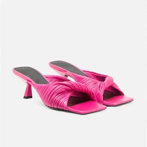 Kvinnliga damer 2024 äkta riktiga läder låga klackar sandaler kikade tå sommar avslappnad flip-flops vikar bröllopsklänning gladiator sexiga skor fuchsia a983