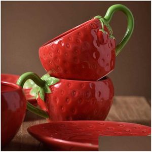 Mugs Light Luxury Fashion Hand-Painted Ceramic Coffee Cup Stberry Shape Saucer Set Gift Boutique Kitchen Supplies R230712 Drop Deliv Dhg2N