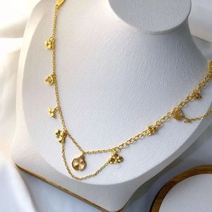 Klassisk designer halsband hänge 18k guldpläterad rostfritt stål halsband halsband bokstav lås hänge halsband aldrig bleknar mode kvinnors smycken