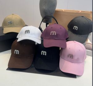 Lüks Beyzbol Topu Güneş Kapakları Kadınlar için Serin Tasarımcı MM Rhinestone Kristal Kemik Kavisli Vizör Casquette Snapback Cap Hip Hop Street Giyim Şapkası